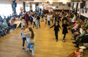 halve Finale Dancin Together