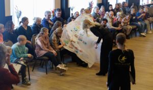 spandoek bekijken Dancin Together Stuifzand