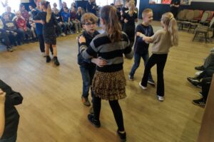 chacha wedstrijd basischolen. Dancin Together