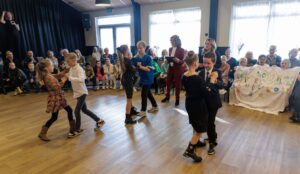 in houding samenwerken dansen Dancin Together